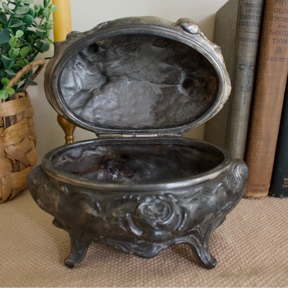 Antique Victorian Cast Metal Jewelry Trinket Box with Floral Design - Picture 4 of 7